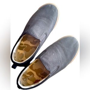 Boys (Big boys) Old Navy black slip on shoes